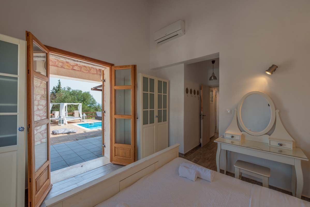 MAIN BEDROOM kefalonianvillas CELESTE