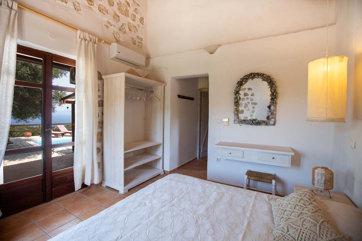 MAIN BEDROOM kefalonianvillas