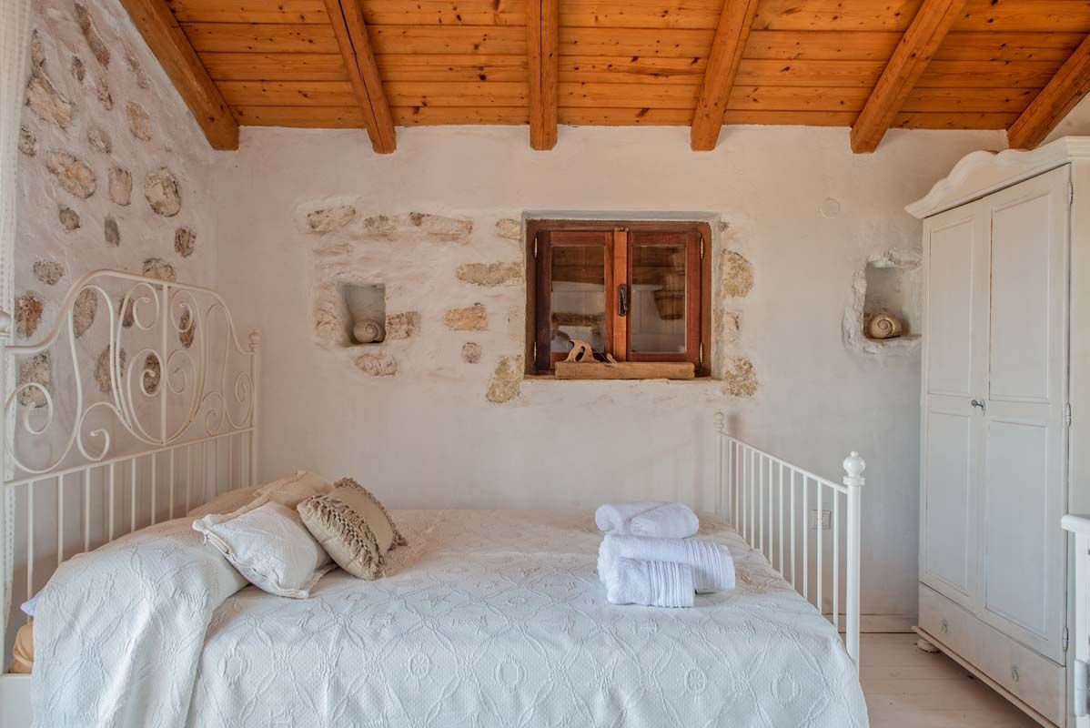 MAIN BEDROOM kefalonianvillas