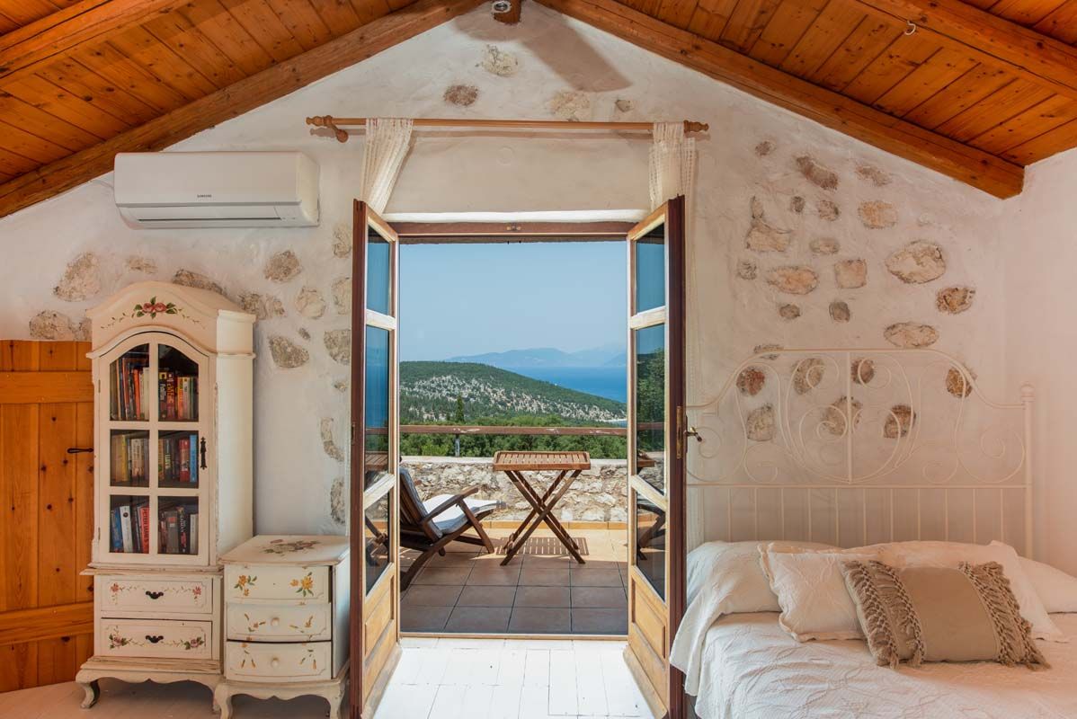 MAIN BEDROOM kefalonianvillas